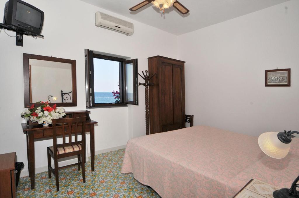 Hotel Villaggio Stromboli - Isola Di Stromboli Bilik gambar